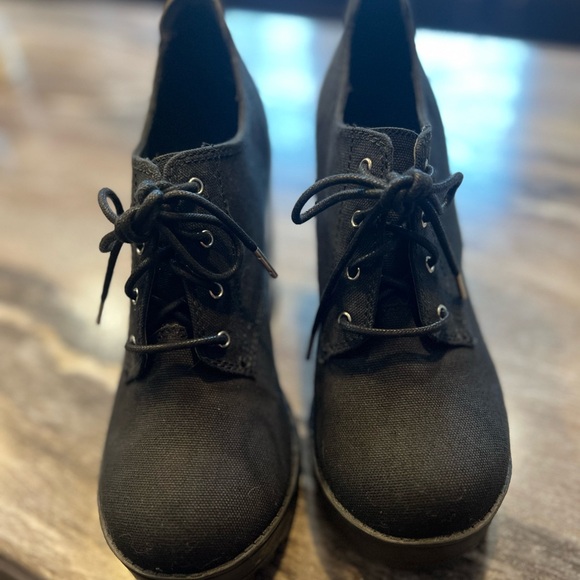 H&M Black Divided Ankle Bootie Chunky Heel 8.5 - Picture 2 of 8